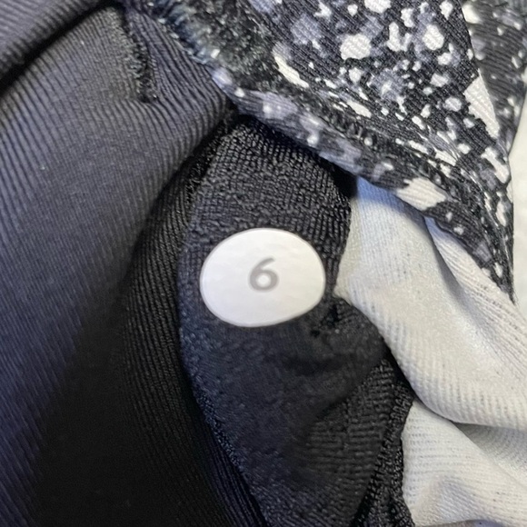 Lululemon Outrun 17" Crop Legging Splatter White Black Womens 6 Mesh Side Pocket - Picture 11 of 11